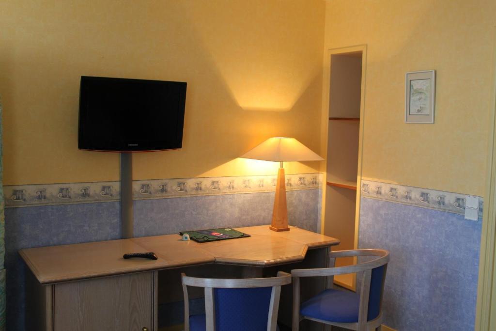 Hotel Des Bains Lancieux Room photo
