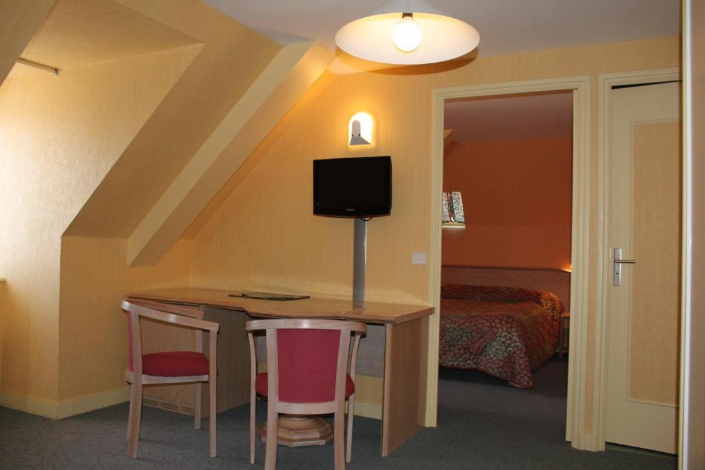 Hotel Des Bains Lancieux Room photo